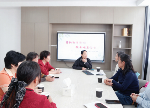 重阳秋色和暖 敬老情意深长 ——吴中区幼儿教育中心园退休教工重阳节主题活动